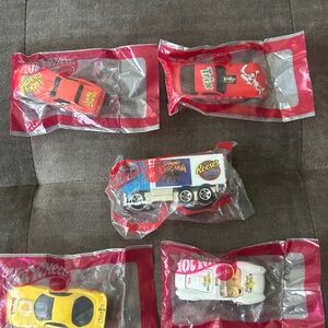 Hot Wheels  Cereal Car Set - Lucky Charms, Cherrios, Reese’s,Trix and Cinnamon